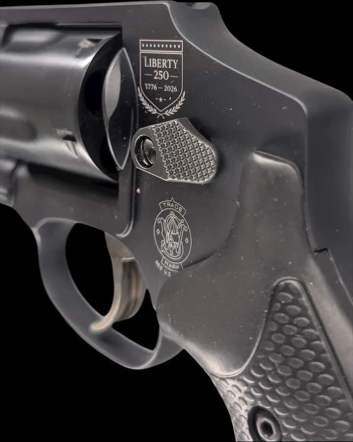 Smith & Wesson Model 442 Airweight LIBERTY 250TH Anniversary — image 2